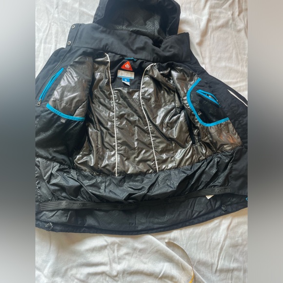 Columbia Black and White Ski Jacket - Picture 6 of 14